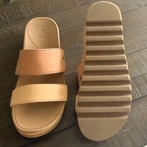 Reef Tan and Cream Slide Sandals